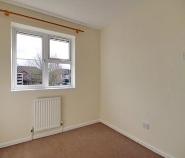 A 3 Bedroom House in Hatherley GL51 3FD - Photo 2