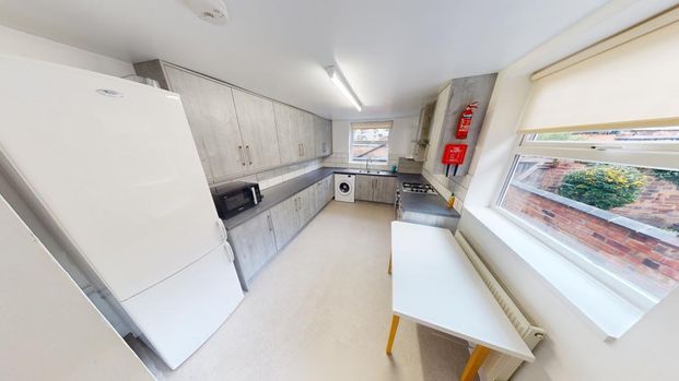 5 bedroom semi-detached house to rent - Photo 1