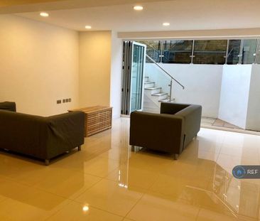 3 bedroom maisonette to rent - Photo 1