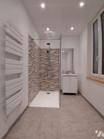 Dans une maison à usage d'habitation élevée d'un étage, divisé en DEUX APPARTEMENTS, un à chaqu... - Photo 5