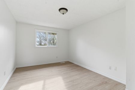For Lease - 51 Koch Drive, Guelph, Ontario - Photo 5