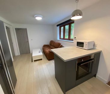 3 bedroom flat to rent - Photo 2