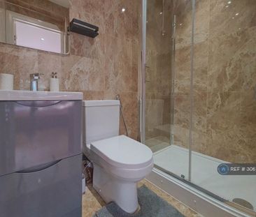 1 bedroom in a house share to rent - Photo 3