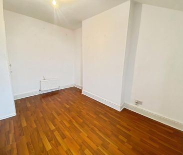 5 bedroom semi-detached house to rent - Photo 6