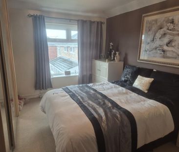 3 bedroom semi-detached house to rent - Photo 4