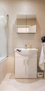 One Bed Apt, Warren Court, Euston Road, NW1 - Photo 4