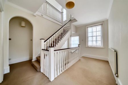 6 bedroom semi-detached house to rent - Photo 2
