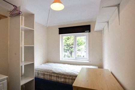 4 bedroom terraced house to rent - Photo 3