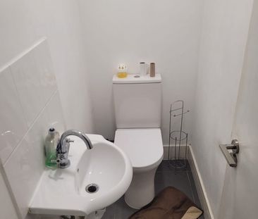 Room in a Shared Flat, Basin Approach, E14 - Photo 4