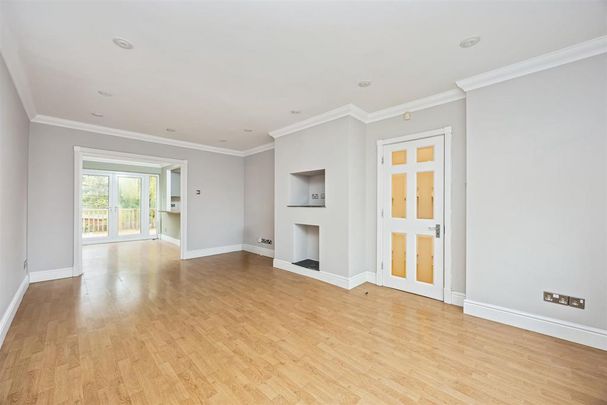 4 bedroom detached house to rent - Photo 1