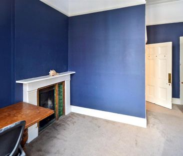 3 bedroom flat to rent - Photo 6