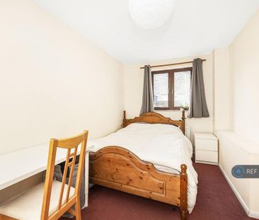 4 bedroom semi-detached house to rent - Photo 6