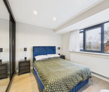 Long Lane, Staines-upon-Thames, Surrey,TW19 - Photo 2