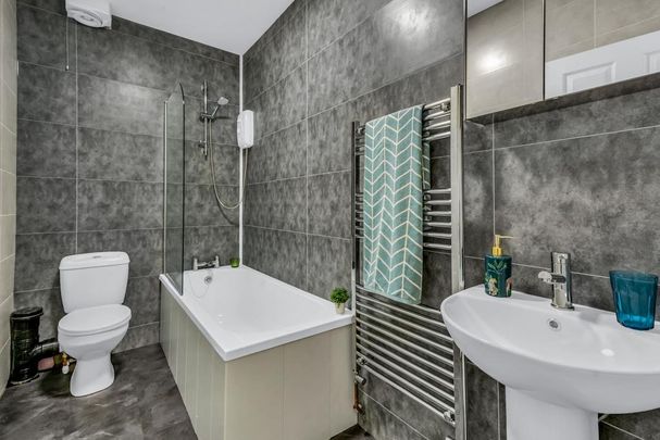 5 bedroom flat to rent - Photo 1