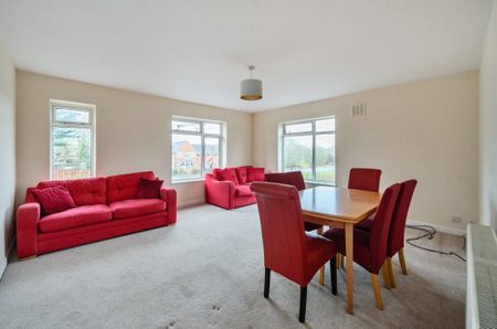 3 Bedroom Flat / Apartment - Winchester Road, Waltham Chase - Photo 4