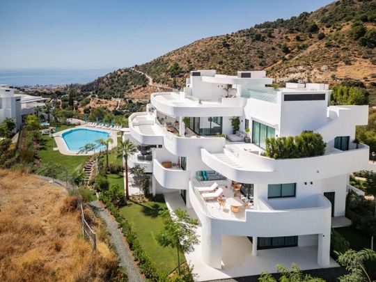 Apartamento planta baja en alquiler en Ojen - Photo 1
