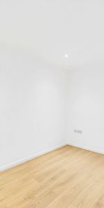 1 bedroom Flat in Stoke Road, Berkshire - Photo 4