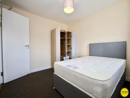 1 bedroom in a house share to rent - Photo 3