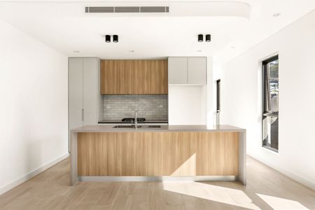 Luxury Residence of Designer Style and Superior Quality - Photo 3