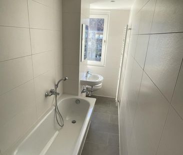 Sanierte 3-Raum-Wohnung mit Balkon in grüner Wohnanlage zu vermieten - Photo 2