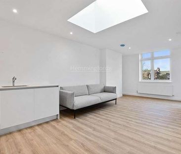 Solent Lodge, Green Lanes, Palmers Green, N13 - Photo 1