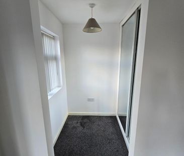 2 bedroom semi-detached house to rent - Photo 5