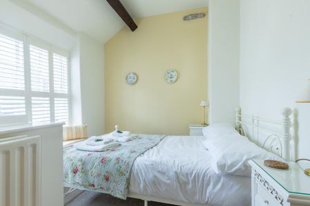 2 bedroom terraced house to rent - Photo 4