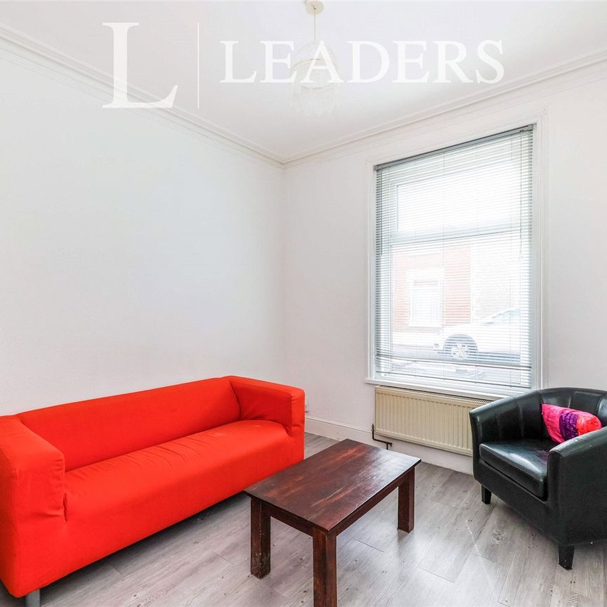 4 bedroom house to rent Percy Road, Southsea, PO4 - Photo 1