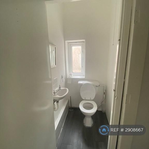 6 bedroom terraced house to rent - Photo 1