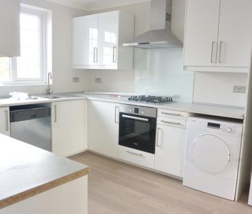3 bedroom flat to rent - Photo 3