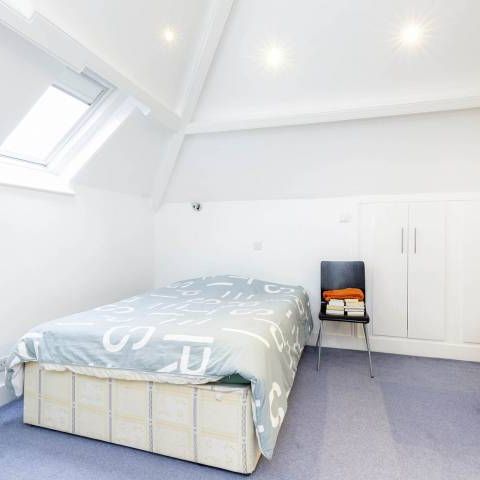 Modern Studio - Photo 1