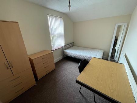 8 bedroom house to rent - Photo 2