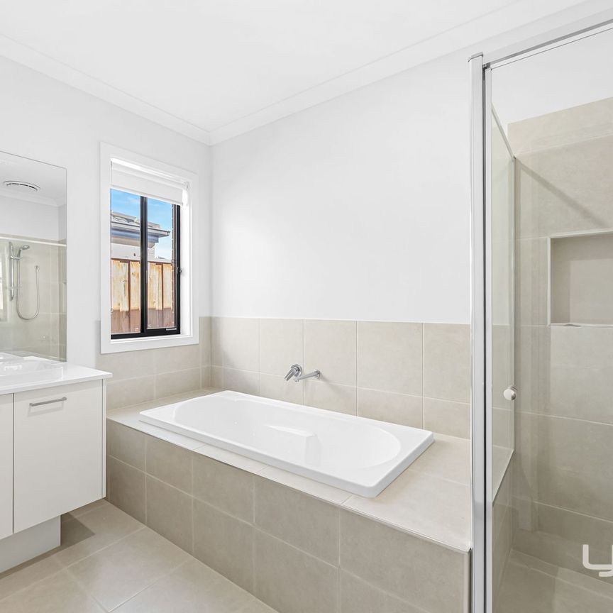WELL PRESENTED FAMILY HOME! - Photo 1