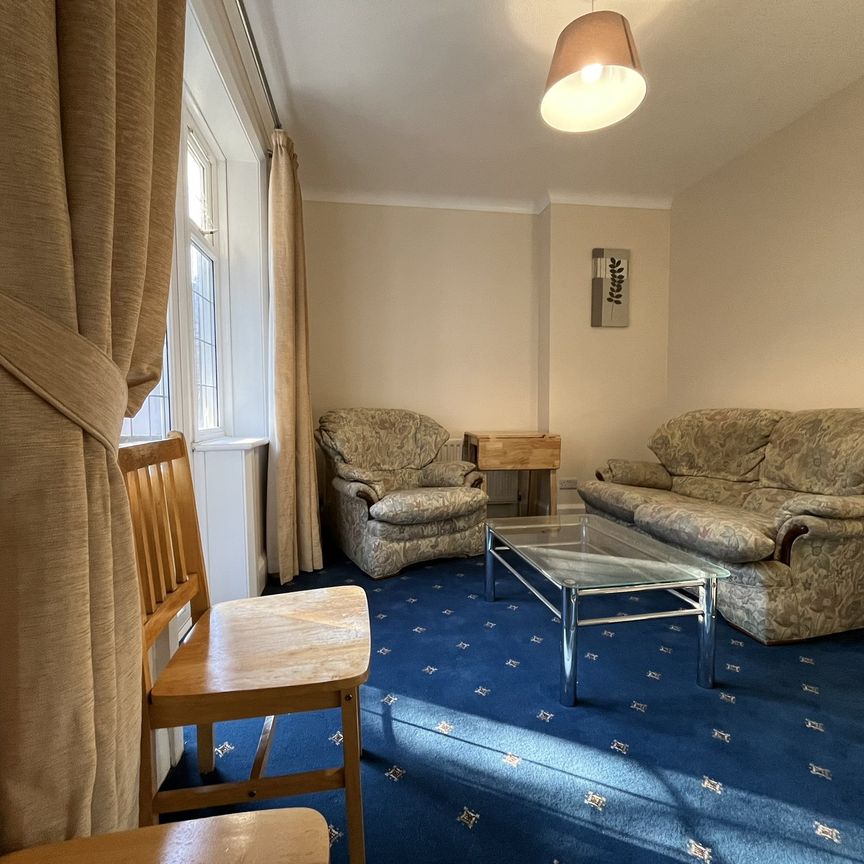 4 bed flat to rent in Gervis Road, Bournemouth, BH1 - Photo 1