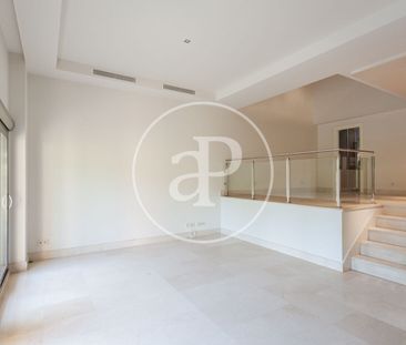 House for rent in La Finca (Pozuelo) - Photo 2