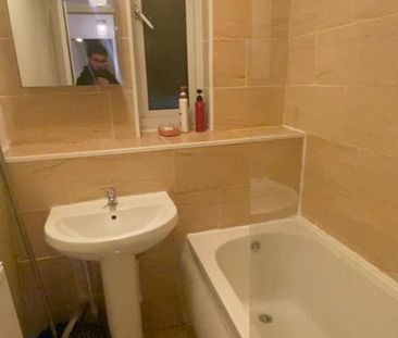 Room in a Shared Flat, Bird In Bush Road, SE15 - Photo 4
