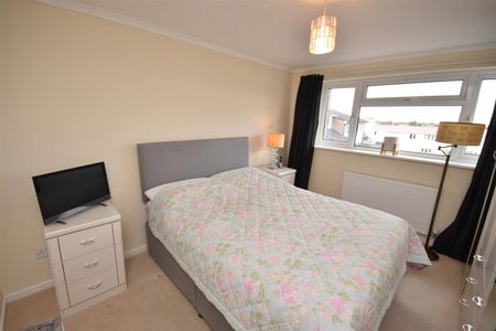 Stewart Close, Heswall - Photo 4