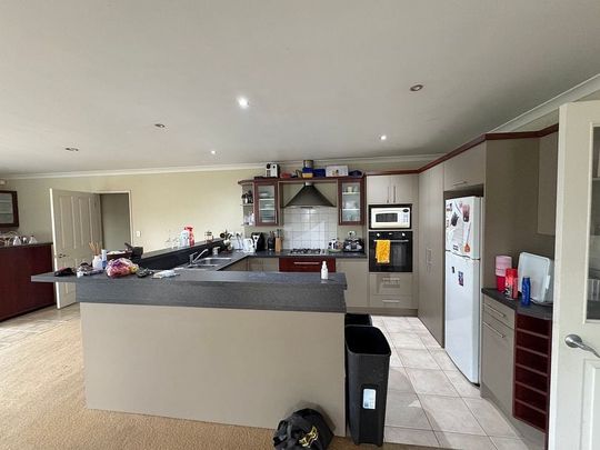 A home with great street appeal and comfort inside - Photo 1