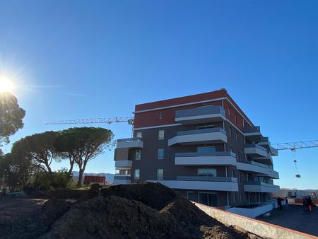 Location Appartement 2 pièces 45m² FREJUS 83600 - Photo 4