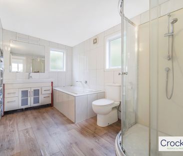 Bright and airy family home - Photo 3