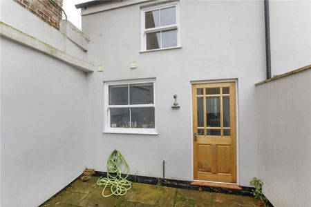 2 bedroom semi-detached house to rent - Photo 5
