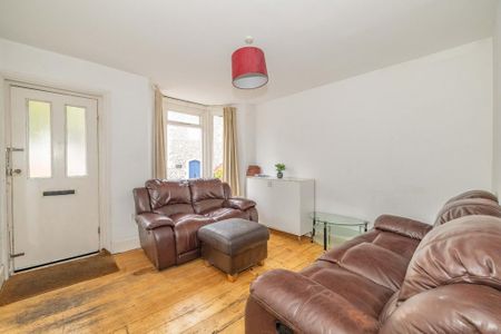 4 bedroom terraced house to rent - Photo 2