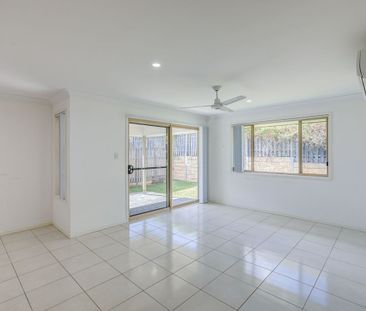 Located in A Quite Court - Photo 1