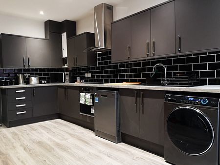 Brand New Luxury in Salford - Photo 2