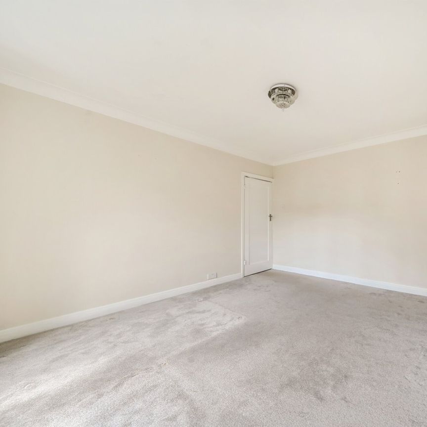 Flat to rent - Amblecote Road, London, SE12 - Photo 1
