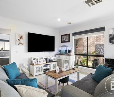 MODERN FAMILY HOME WITH SPACE, STYLE & COMFORT - Photo 3