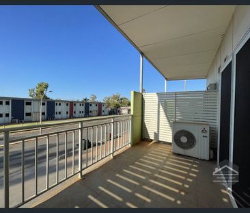 Modern 1x1 Bedroom apartment with low Maintenance living! - Photo 6