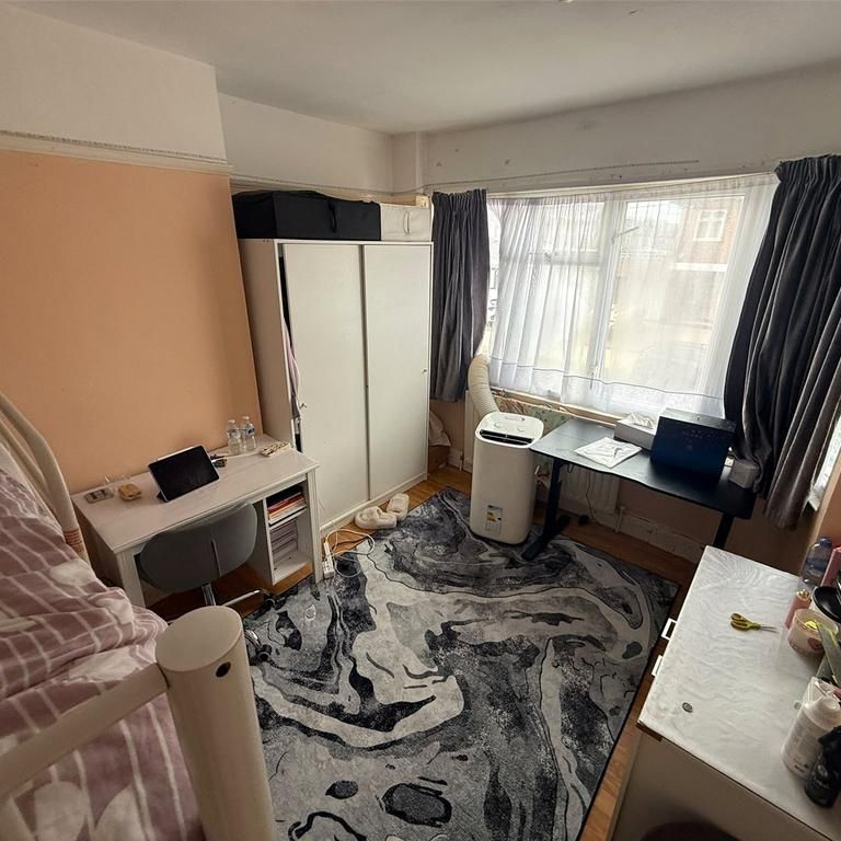 4 bedroom semi-detached house to rent - Photo 1