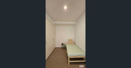 North facing 1 bedroom + Study apartment in prime location - Photo 3