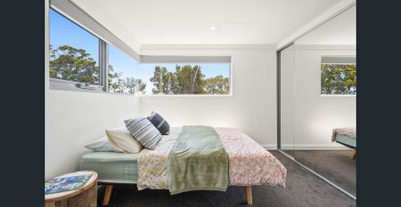 Sunny & Stylish Modern Townhouse - Photo 3